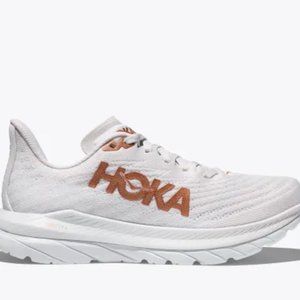 NWT Hoka Mach 5, Women, 9 B, White/ Copper